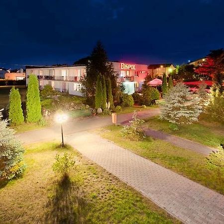 ホテルBispol Trzebiatów エクステリア 写真